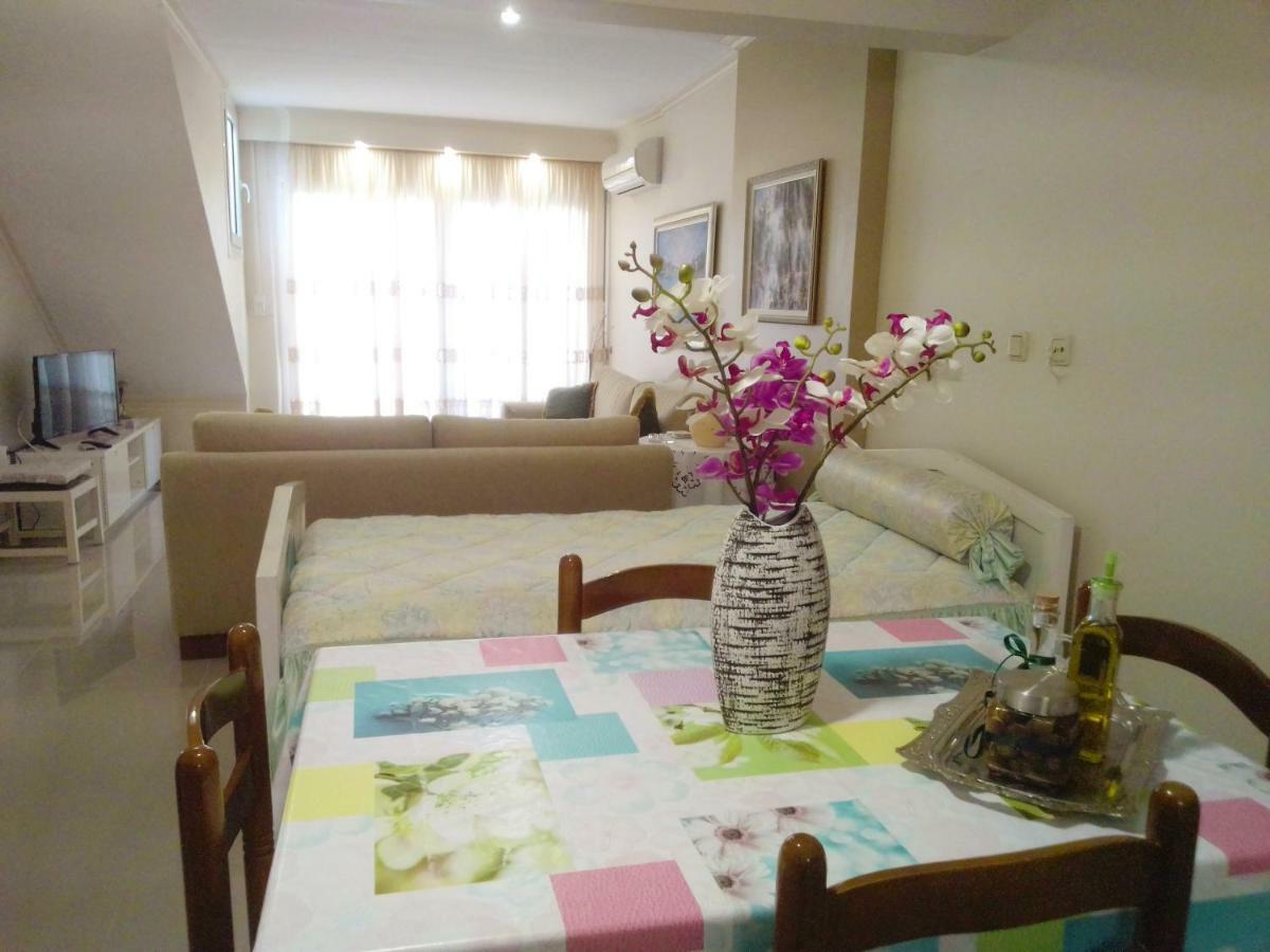 Maria'S Garden House Apartment ฟิออยิตา ภายนอก รูปภาพ